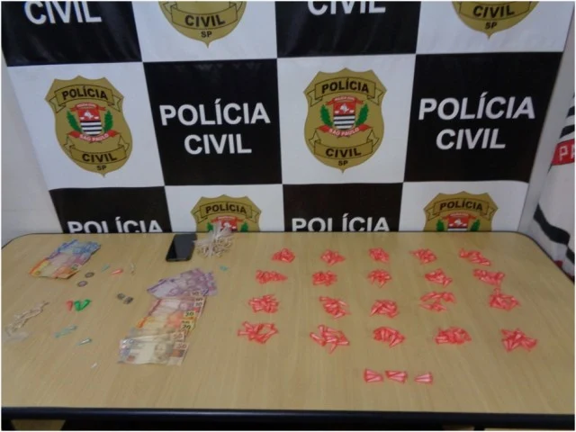 Polícia Civil prende em flagrante suspeita de tráfico de drogas em Registro-SP com mais de trezentas porções de entorpecentes