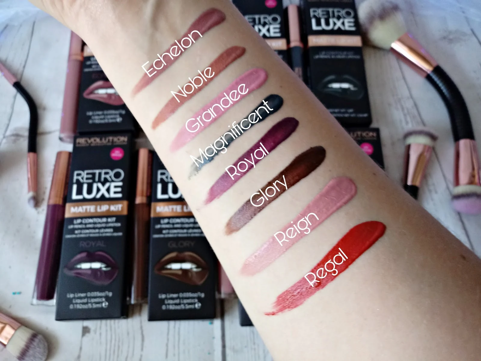 MAKEUP REVOLUTION - Retro Luxe - MATTE LIP KIT - Płynna matowa pomadka i konturówka do ust