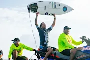 surf30 wsl tahiti pro 2022 Miguel Pupo 22Tahiti RYD 5839 Beatriz Ryder