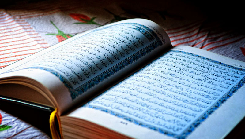 Lebih Baik Baca Al-Qur’an dengan Suara Keras atau Pelan?