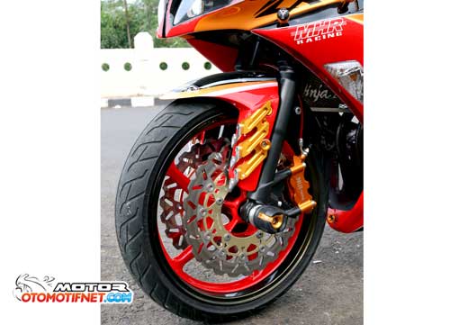 Modifikasi Kawasaki Ninja 250FI ala Baby ZX-6R 636