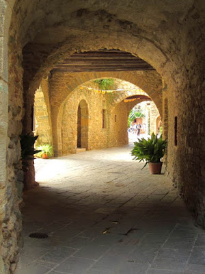 Carrer dels Arcs en Monells