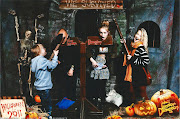 Soooo #2 of the Halloween Special brings us to the spooky London Dungeon. (scan )