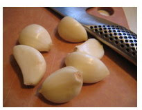 garlic for nail treatment