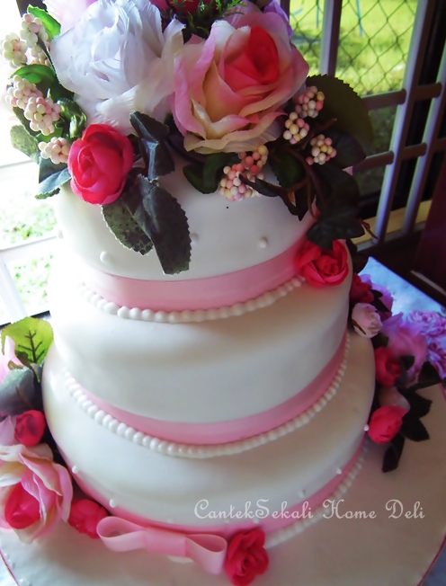 3 Tier Hot Red Velvet Wedding Cake Made this 3 tier wedding cake for a 