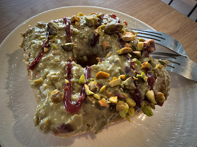 Caffe Pralet, pistachio raspberry donut