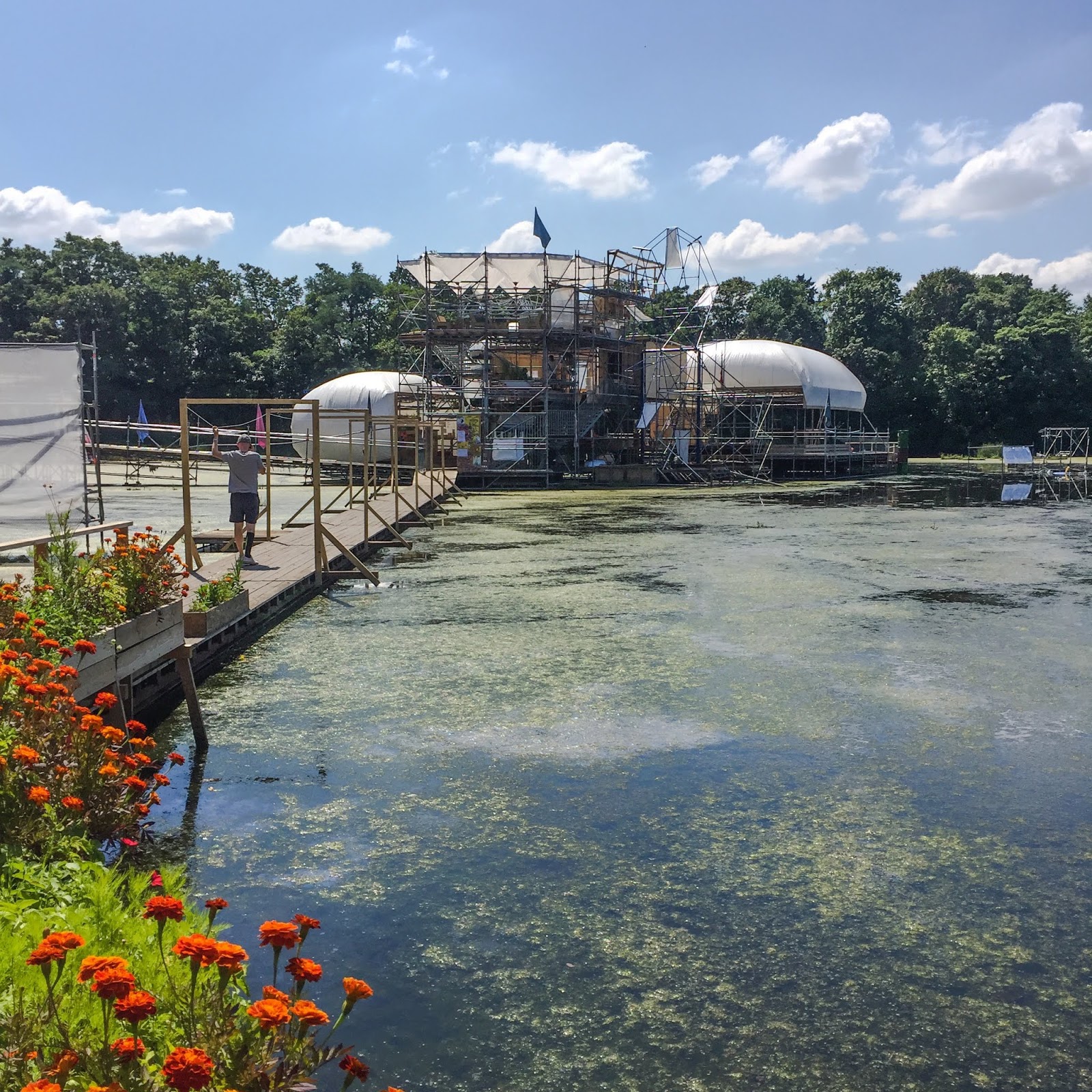 FLOATING UNIVERSITY BERLIN  – BERLIŃSKI UNIWERSYTET NA WODZIE