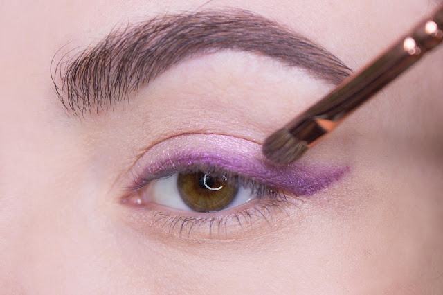 Fast smoky purple wing. Step 7: dirty pink eyeshadow