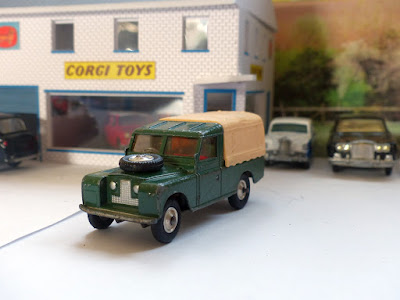 438 Land Rover with red seats