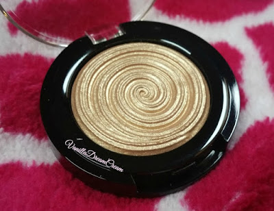 Yellow-golden-shimmer-eyeshadow