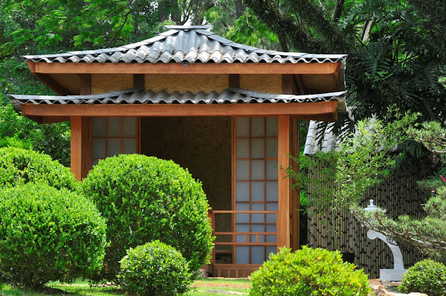 jardim japones; ponte jardim; paisagismo; pinheiro negro; casa de cha, carpintaria japonesa