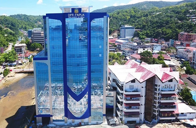 Gustav Urbinas dan Frederickus Maclarimboen Ajak Warga Jayapura Raya Tetap Tenang.lelemuku.com.jpg