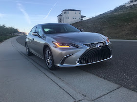 Front 3/4 view of 2020 Lexus ES 300h