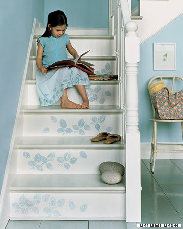 [blue+interior_stairs.JPG]