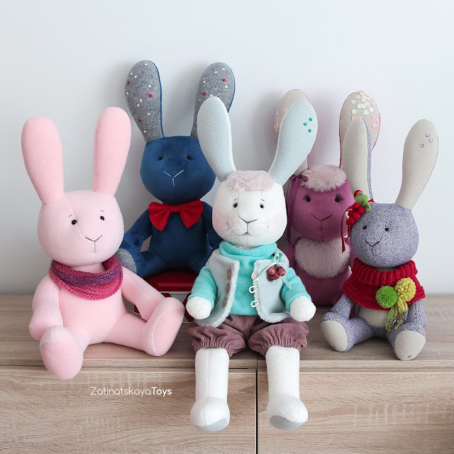 пять игрушек зайцев, символов 2023 года для шитья своими руками по выкройкам и мастер-классу Затинацкой Натальи