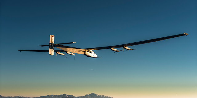 Foto del avion solar impulse II