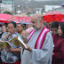 SEMANA SANTA: Debaixo de chuva, fieis realizaram Via-Sacra em São Joaquim do Monte.