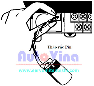 Thao tác thay Battery tháo rắc PIN cũ và chú ý chiều của rắc để gắn Pin mới vào cho PLC