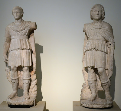 Estátuas de culto de Alexandre e Heféstion como Deuses, Cult statues of Alexander and Hephaistion as Gods