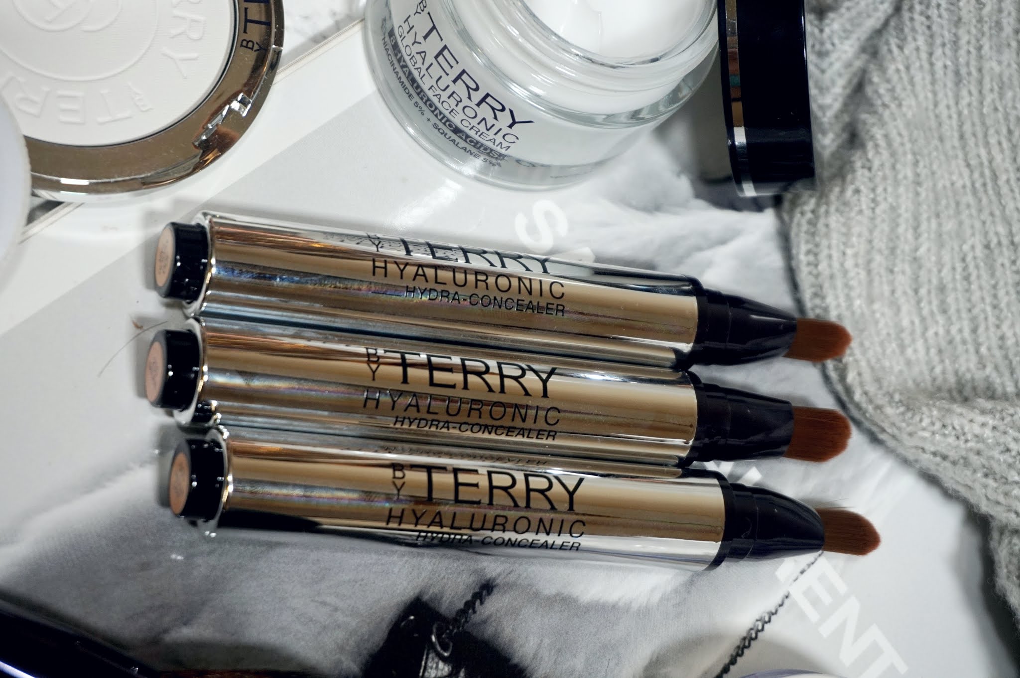 By Terry Hyaluronic Hydra-Concealer Review and Swatches