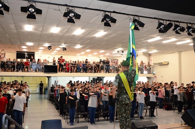 Cerimônia de juramento à Bandeira reúne mais de 450 jovens em Cachoeirinha