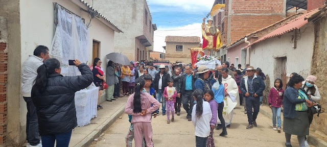 Fest zu Ehren von Erzengel Michael in Ravelo. Potosí - Bolivien. Michael – Bannerträger Gottes, Erzengel und Patron der Pfarrkirche in Ravelo Bolivien.