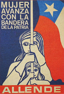 "Mujer avanza con la bandera de la patria", fue uno lemas de la Unidad Popular.   1970
