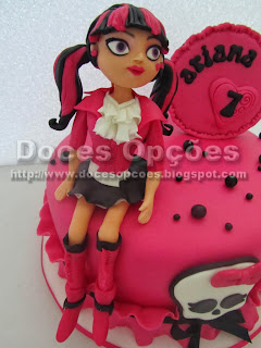 Bolo aniversário Monster High para a Ariana