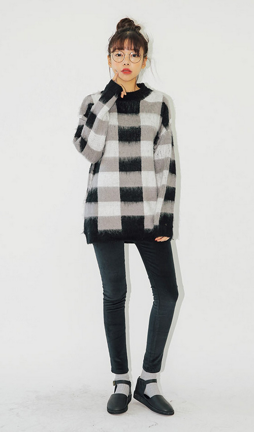 Rectangular Check Soft Knit Top