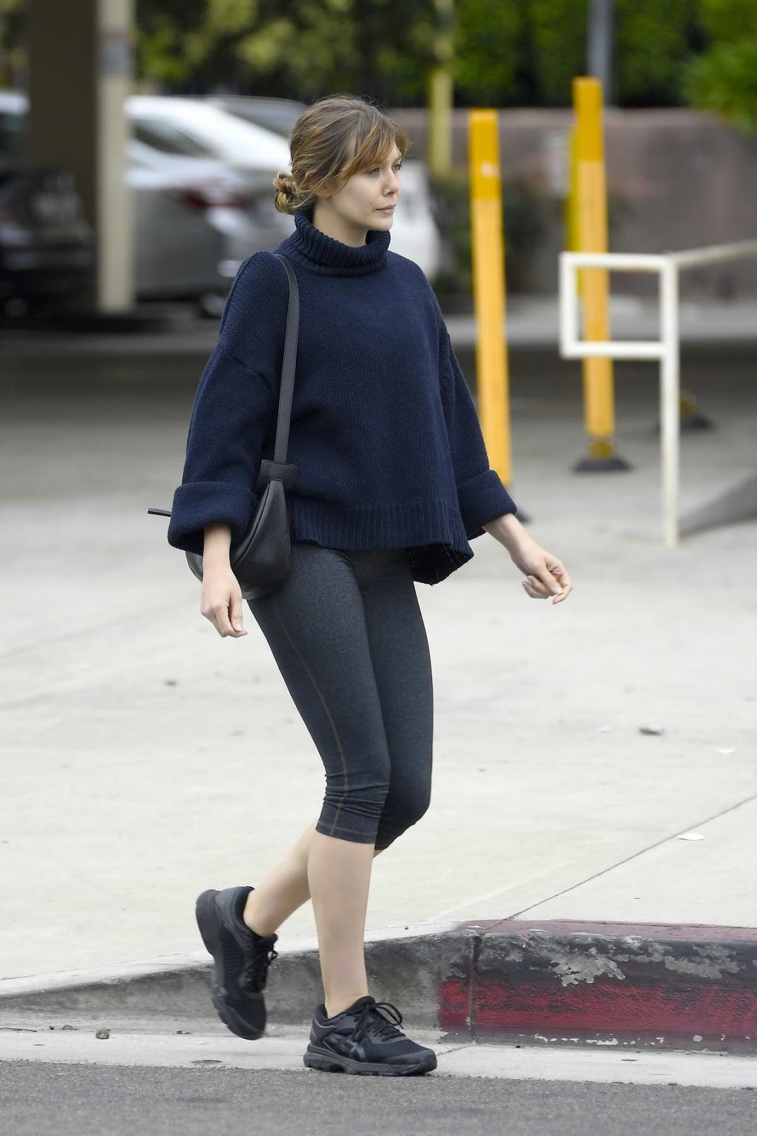 Elizabeth Olsen – in Leggings Leaves The Gym in Los Angeles