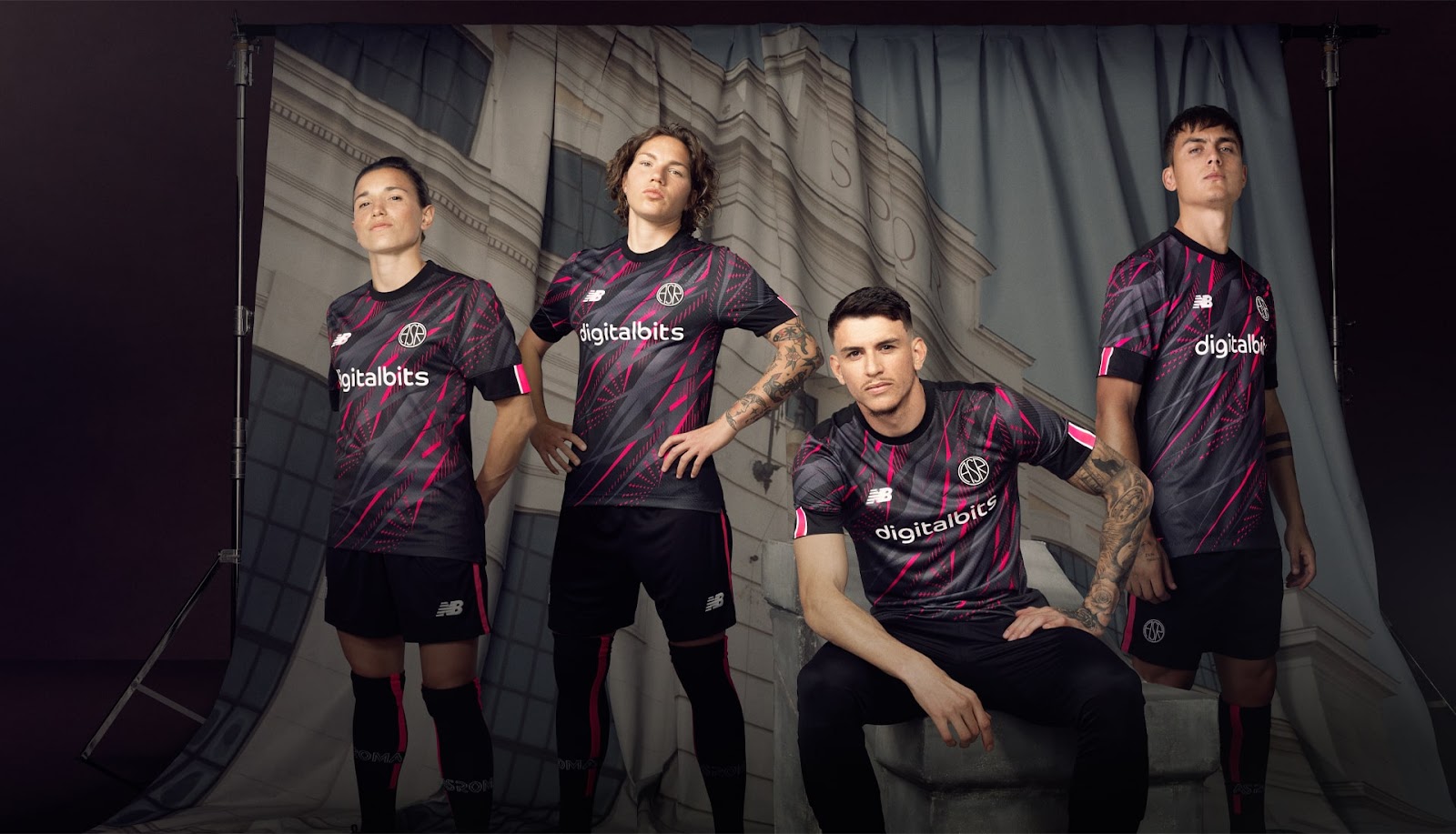 Gallery: First look at players in the new third kit! - AS Roma