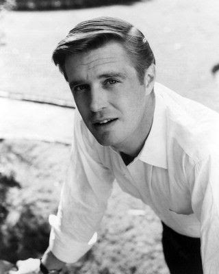 Filho de George Peppard Sr que morreu em 1951 e de Vernelle Rorher 