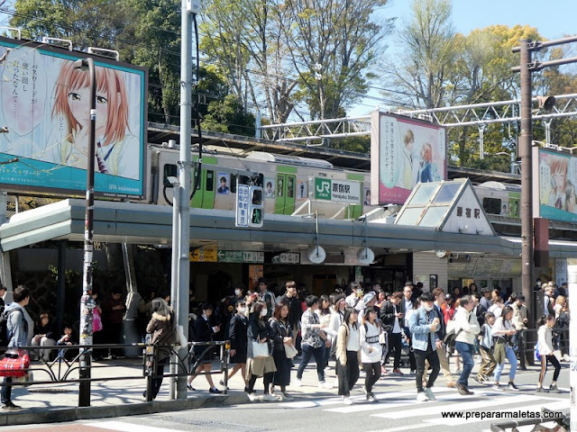 tren JR Harajuku Tokio