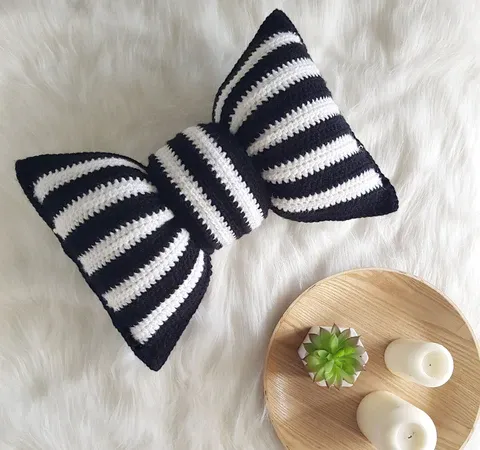 striped bow pillow pattern