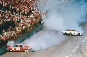Final carrera NASCAR Daytona 1976 - accidente David Pearson y Richard Petty