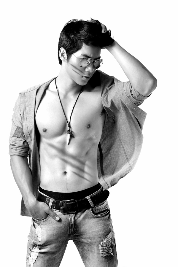 Truong Nam Thanh - Manhunt International Contest 2011