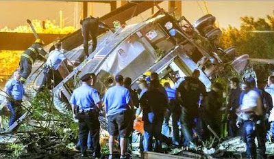 train derailed, train accident, train derailed, US, train derailed in US, Amtrak Northeast Regional Train, 