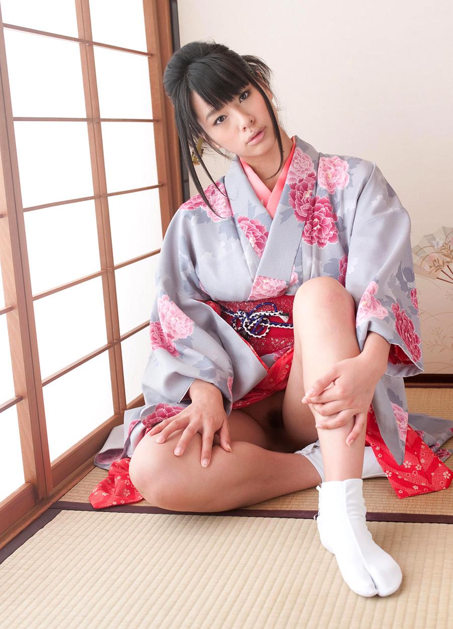 foto bugil artis bokep jepang toket gede,Hana Haruna. wanita jepang dengan payudara montok memeakai kimono pose seksi sembari melucuti pakainya 