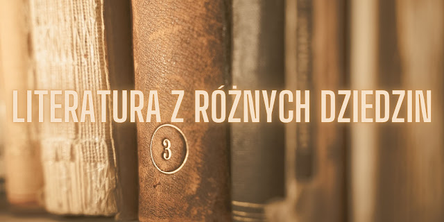 Zdjęcie grzbietów starych książek, na które naniesiono nazwę działu "Literatura z różnych dziedzin"