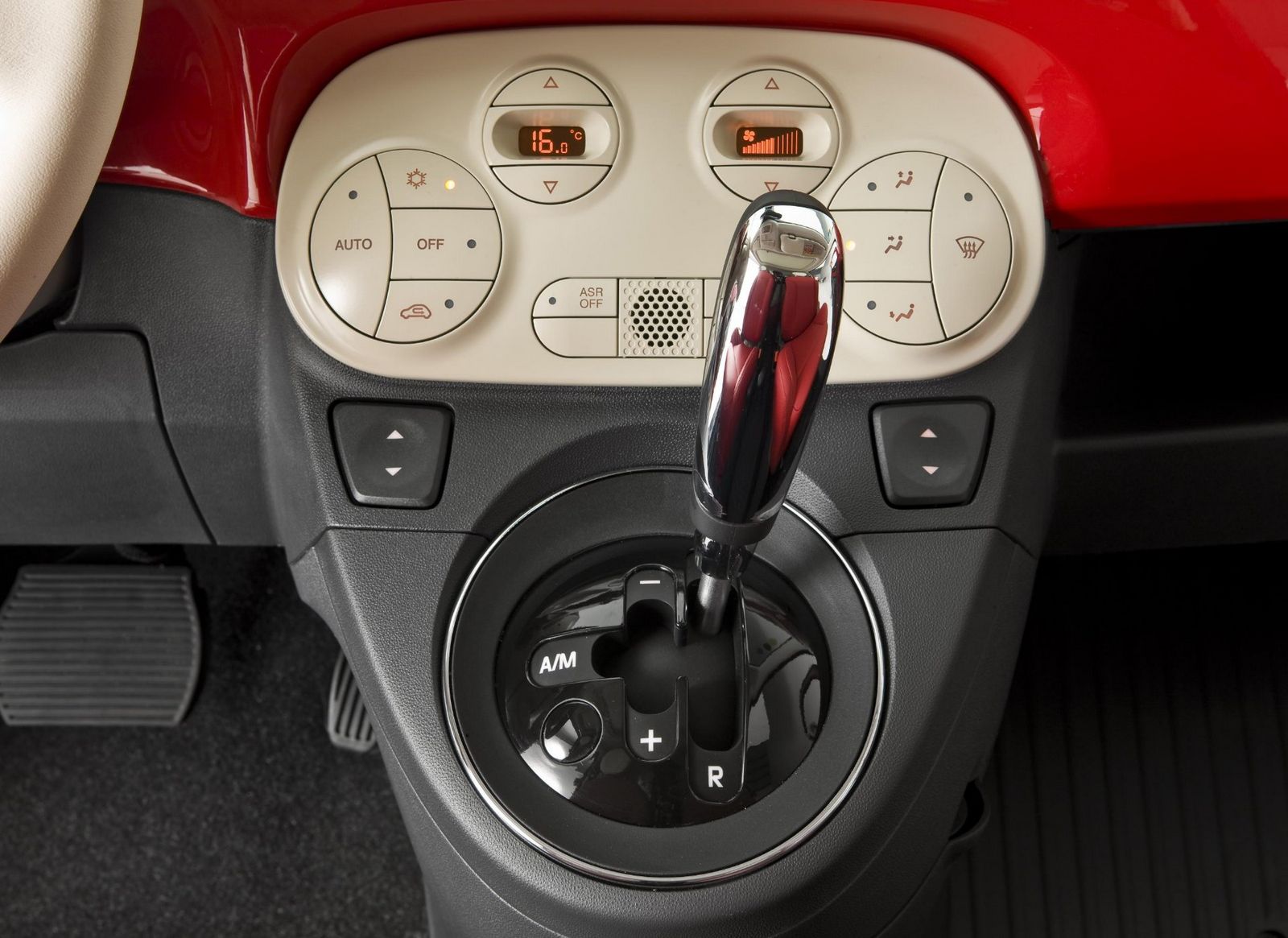 European Fiat 500 with manual climate air conditioning