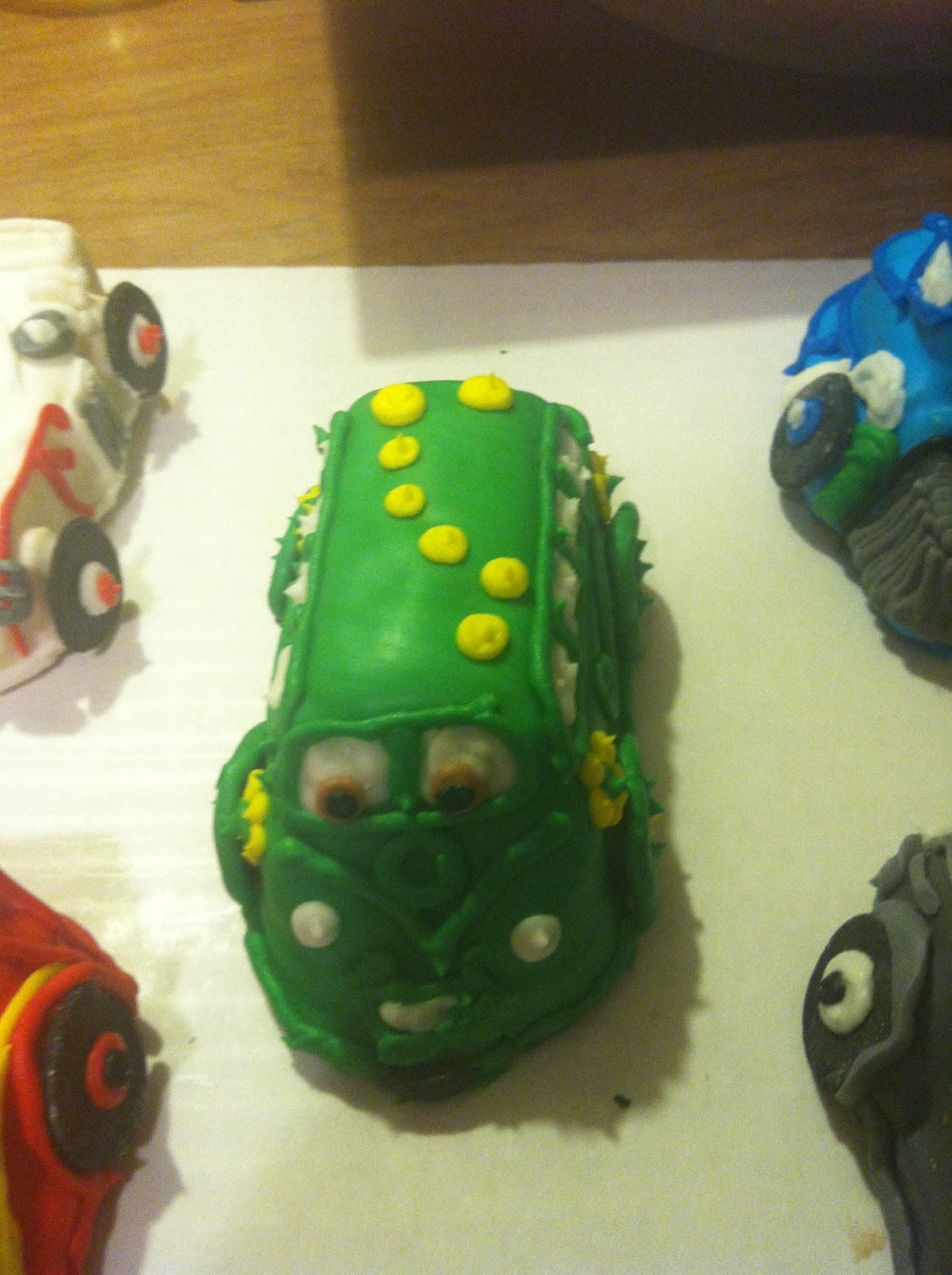 Dolly Cakes: Disney Pixar's Cars 2 Cakes!