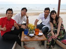 ที่นี่หมอชิต ความรักของ ป๊อก ปิยธิดา กับ ตั๊ก นภัสกร (Pog Tuk)