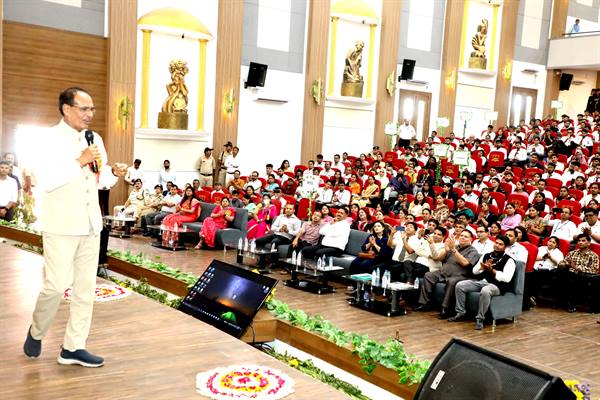 स्व-रोजगार के इच्छुक युवाओं को हरसंभव सहयोग और मार्गदर्शन उपलब्ध कराया जाएगा : मुख्यमंत्री श्री चौहान