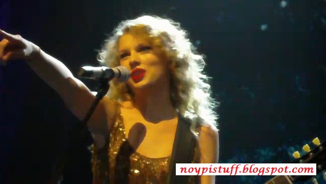 taylor swift singing live. Taylor Swift also