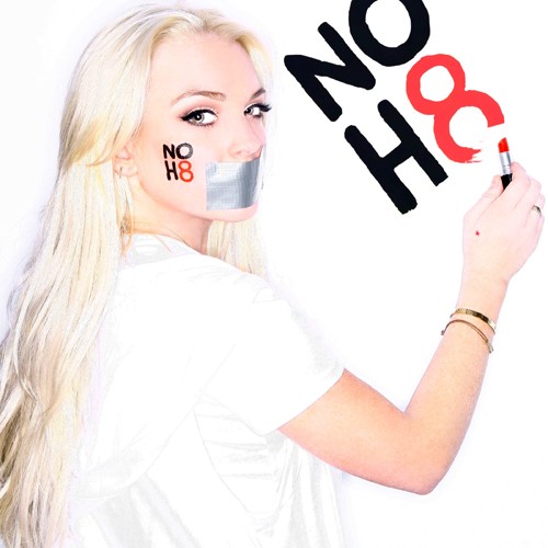 Green_Pear_Diaries_NOH8_Lindsay_Lohan