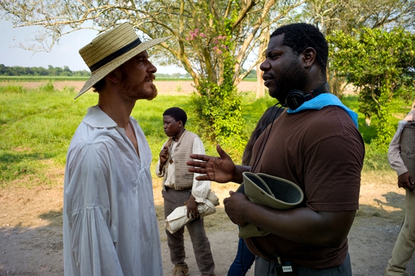 Michael Fassbender y Steve McQueen en el set de 12 años de esclavitud