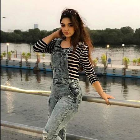 Romaisa Khan Latest Pics