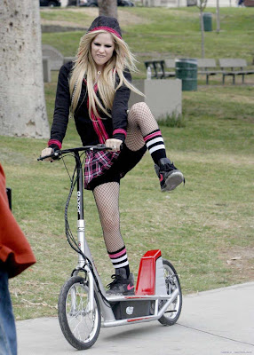  Avril Lavigne Hot Picture