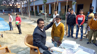 विवेकानंद स्कूल में वितरित किया गया निःशुल्क चश्मा, खुशी से झूमे बच्चे।