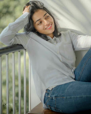 Actress rajisha vijayan latest hd photos